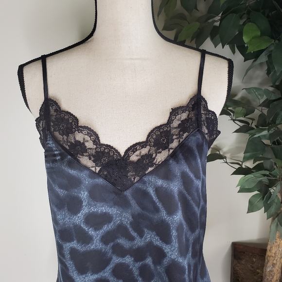 New! Navy V Neck Lace Cami - Picture 5 of 7